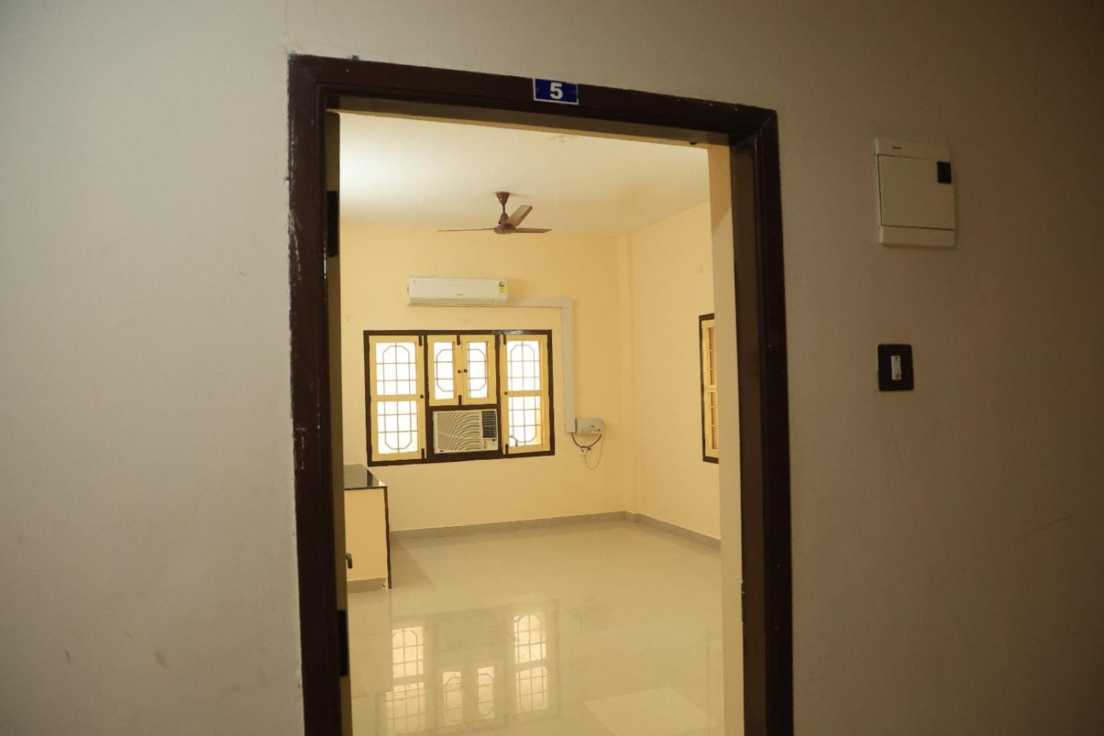 Official Sripuram Golden Temple Guest House Велор Екстериор снимка